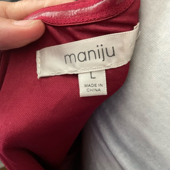 Maniju off the shoulder sequin gown with high side slit. Large - Picture 9 of 16